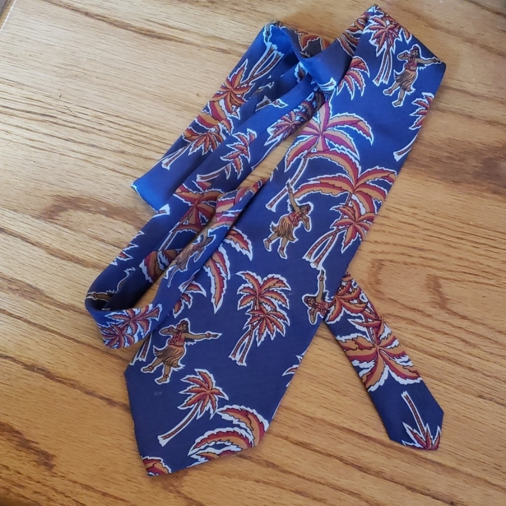 Perry Ellis hula girl palm tree silk tie